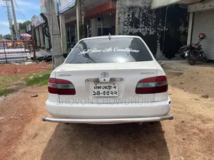টয়োটা করোলা ১৯৯৮ সাদা