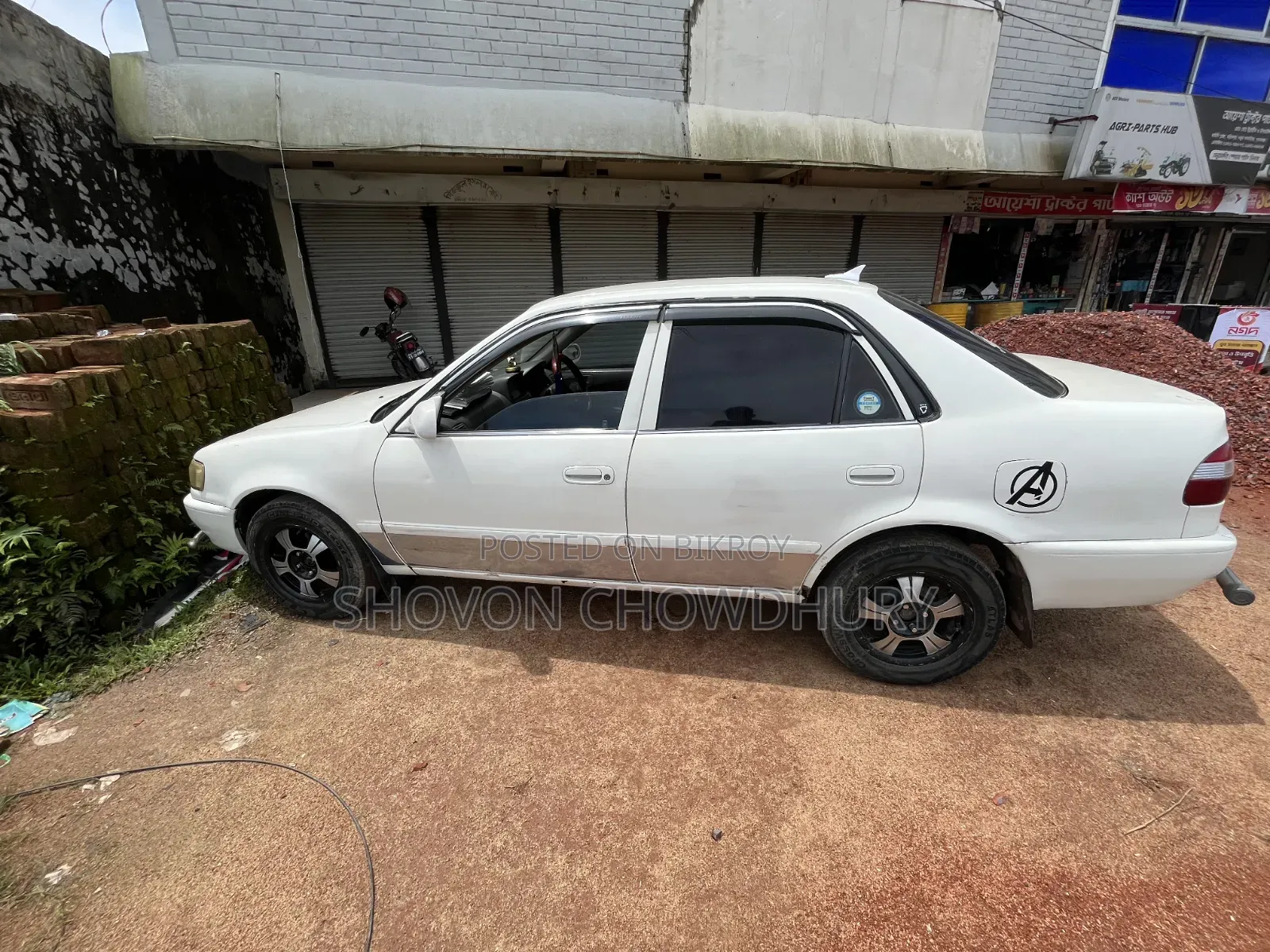 টয়োটা করোলা ১৯৯৮ সাদা