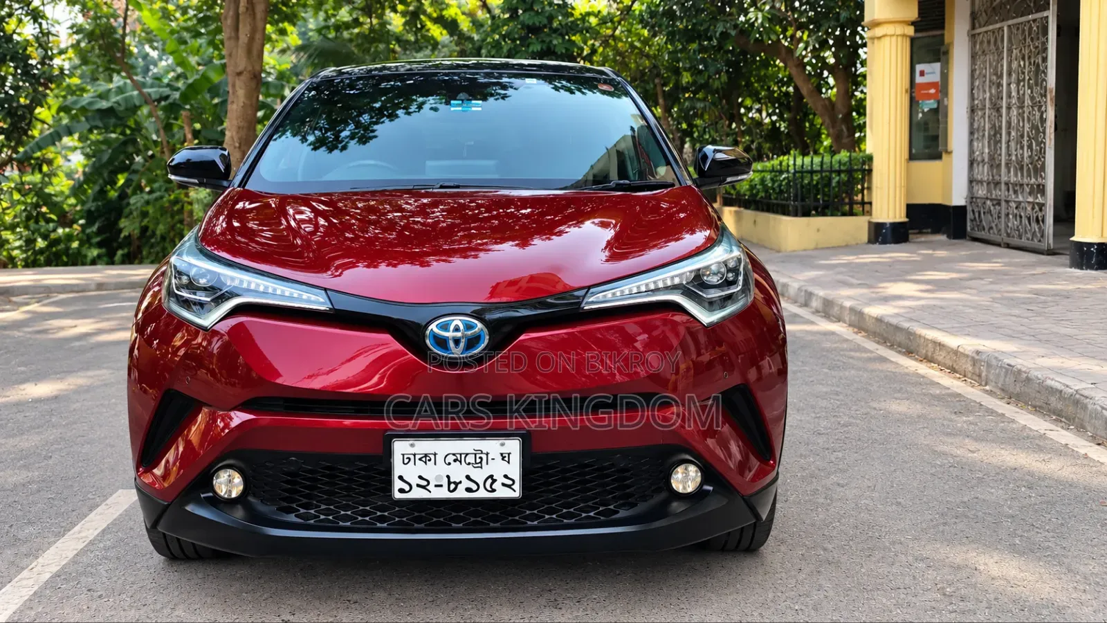 Toyota C-HR XLE FWD Sport Utility (2.0L 4cyl 2AM) 2018 Maroon
