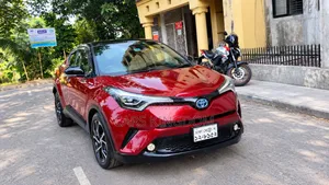 Toyota C-HR XLE FWD Sport Utility (2.0L 4cyl 2AM) 2018 Maroon