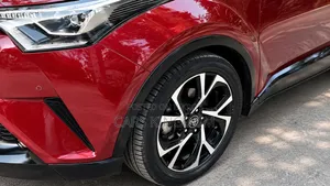 Toyota C-HR XLE FWD Sport Utility (2.0L 4cyl 2AM) 2018 Maroon