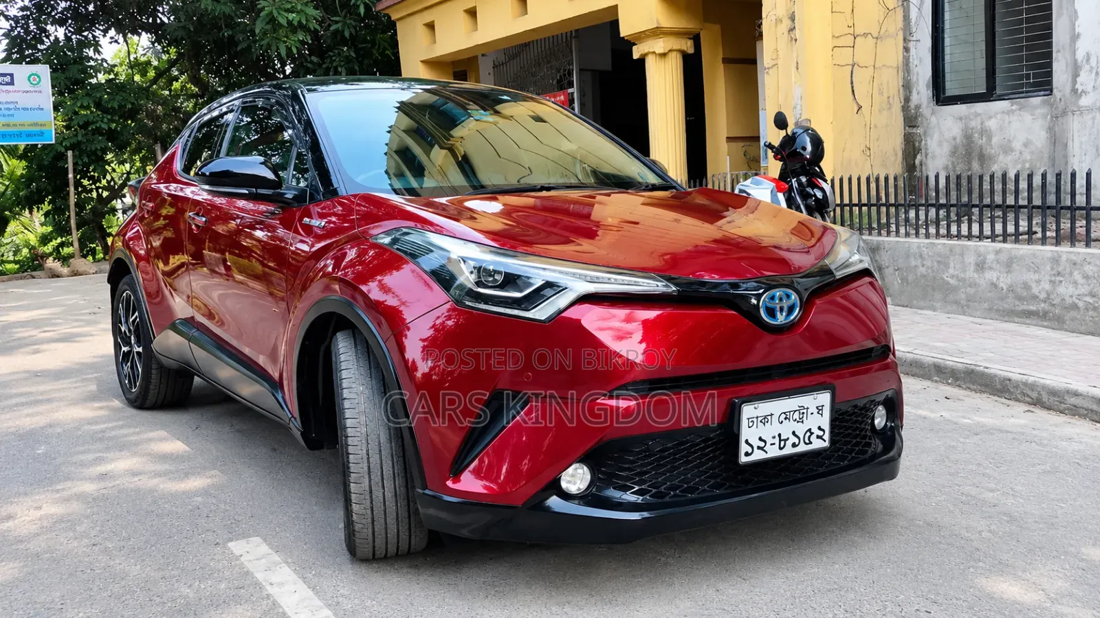 Toyota C-HR XLE FWD Sport Utility (2.0L 4cyl 2AM) 2018 Maroon