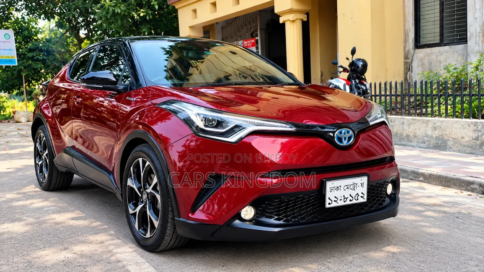 Toyota C-HR XLE FWD Sport Utility (2.0L 4cyl 2AM) 2018 Maroon