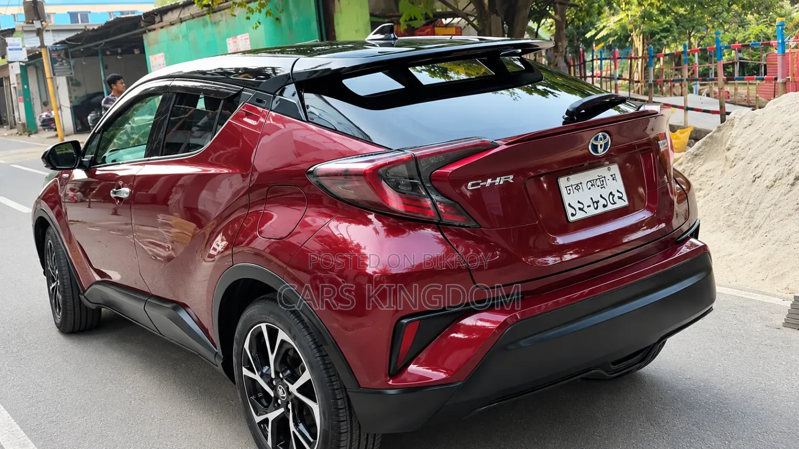 Toyota C-HR XLE FWD Sport Utility (2.0L 4cyl 2AM) 2018 Maroon