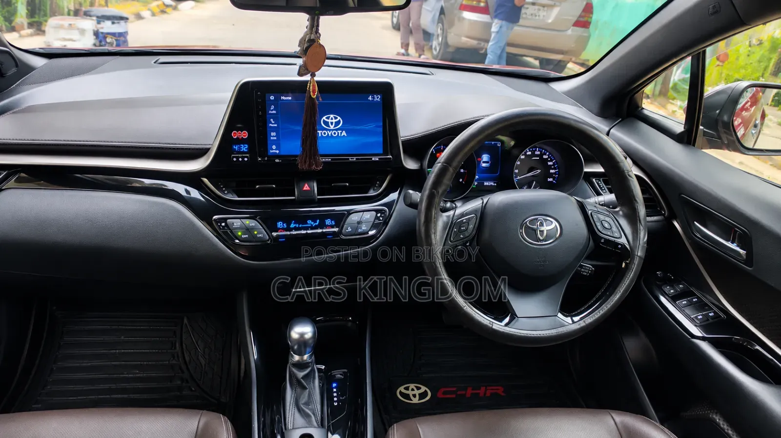 Toyota C-HR XLE FWD Sport Utility (2.0L 4cyl 2AM) 2018 Maroon