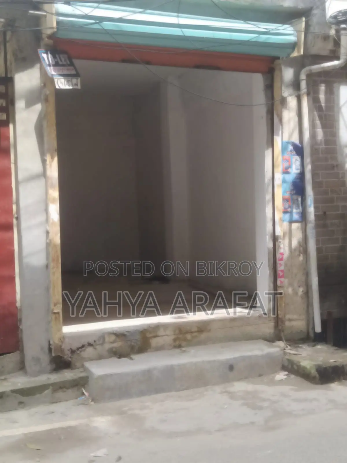 আদাবর ৬ নম্বর রোডে দোকান ভাড়া।