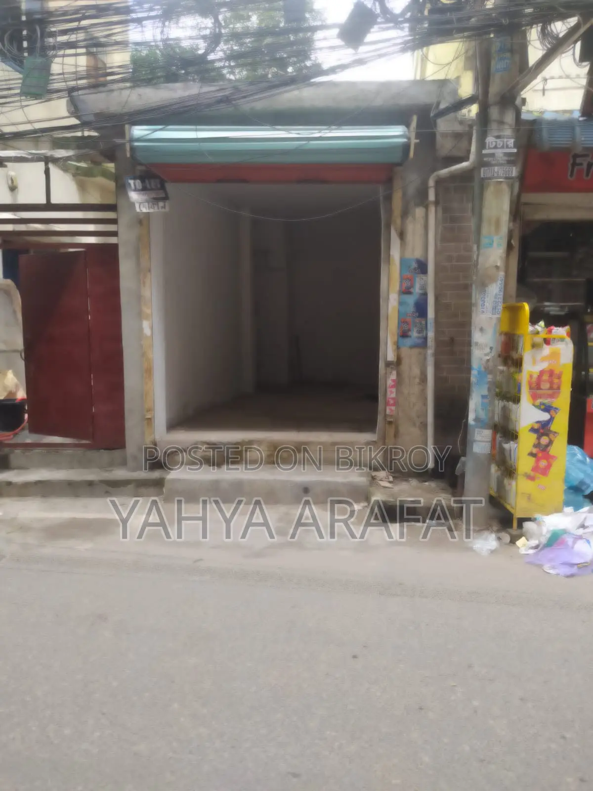 আদাবর ৬ নম্বর রোডে দোকান ভাড়া।
