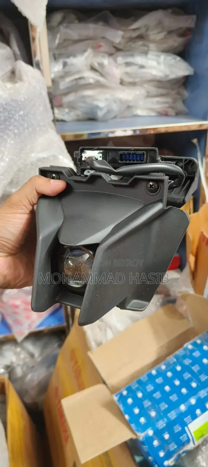 হেডলাইট আর১৫ ভি৪, আর১৫ এম