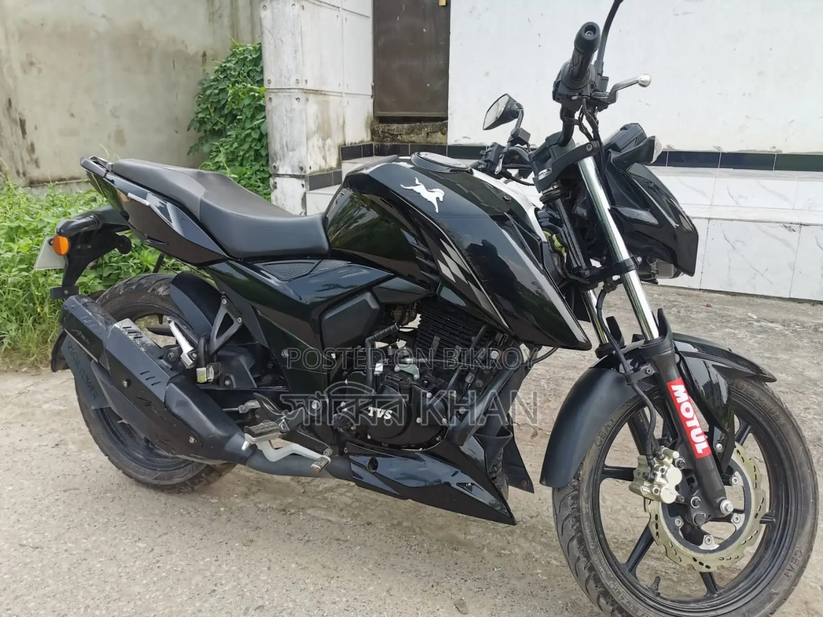 TVS Apache RTR 160 4V 2024 Black