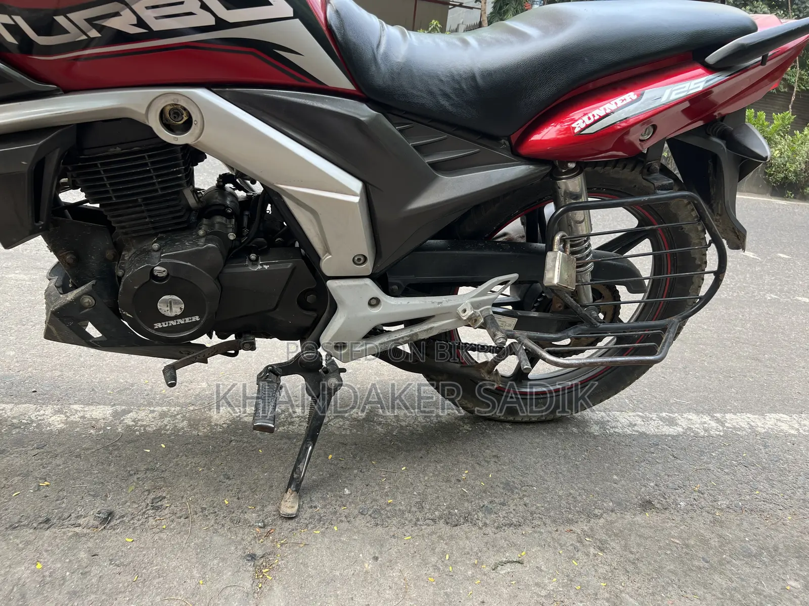 রানার টার্বো ভি২ ২০২২ লাল