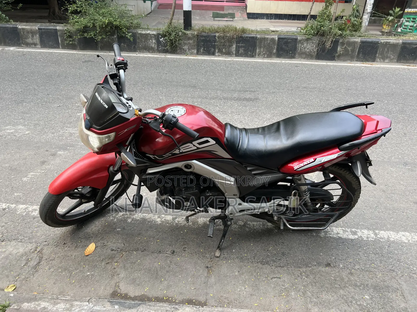 রানার টার্বো ভি২ ২০২২ লাল