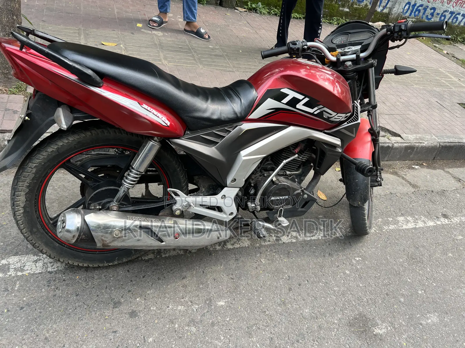 রানার টার্বো ভি২ ২০২২ লাল