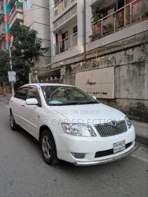 টয়োটা করোল্লা ২০০৪ সাদা