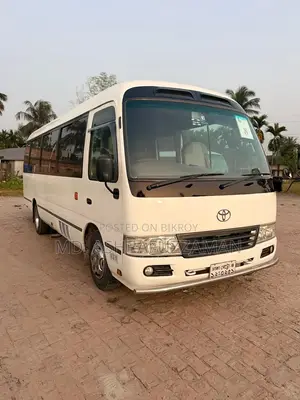 টয়োটা কোস্টার ২০১৬ হোয়াইট
