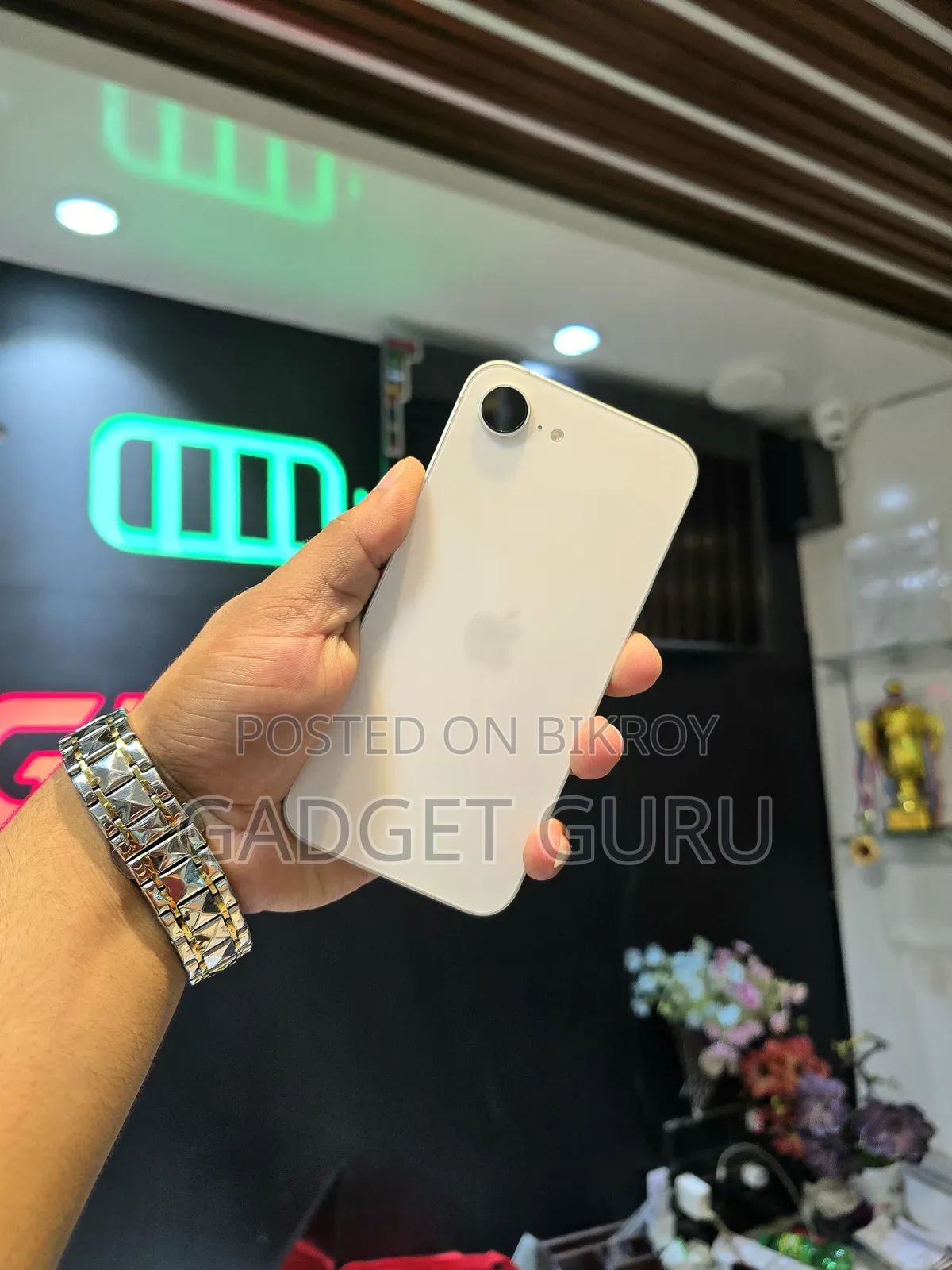 অ্যাপল আইফোন ১৬ই ১২৮ জিবি হোয়াইট