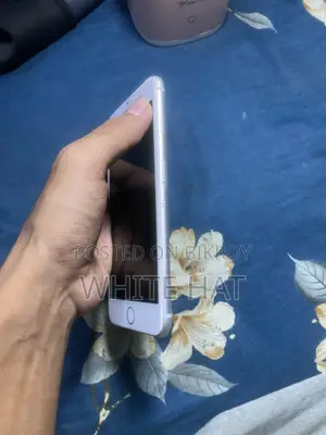 অ্যাপল আইফোন ৮ প্লাস ৬৪ জিবি হোয়াইট