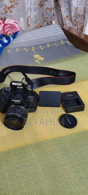 Canon 700-D. With 18-55mm Kit Lens. Bag.