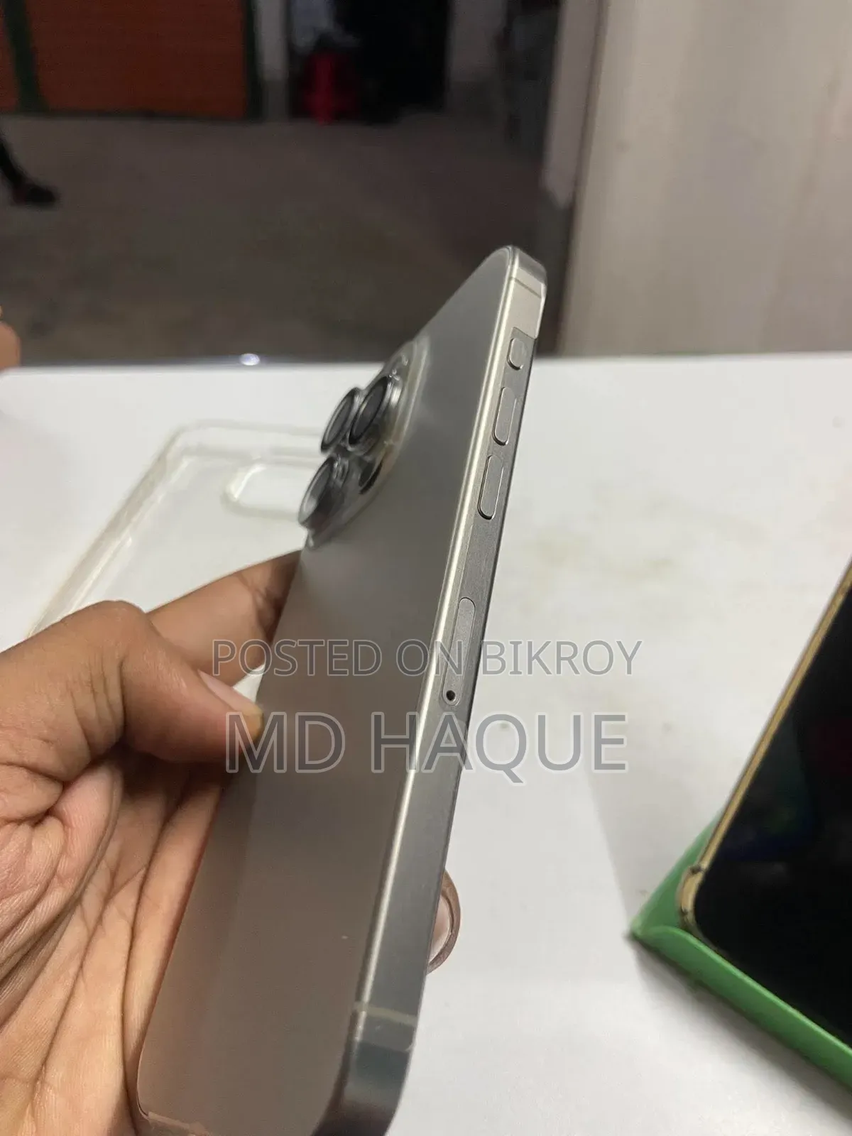 অ্যাপল আইফোন ১৫ প্রো ২৫৬ জিবি হোয়াইট