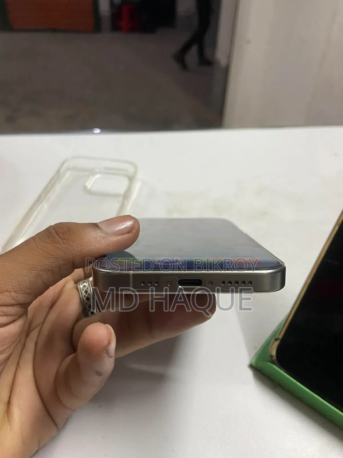 অ্যাপল আইফোন ১৫ প্রো ২৫৬ জিবি হোয়াইট
