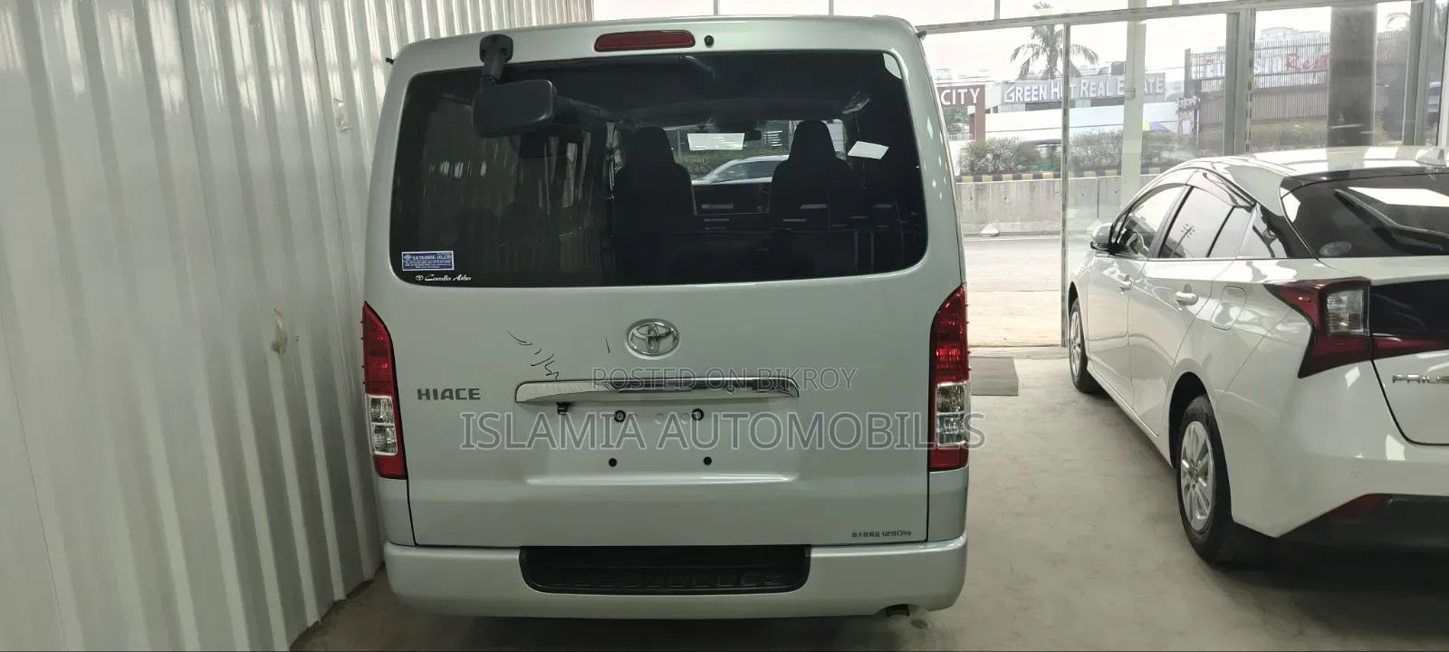 Toyota HiAce 2021 Silver