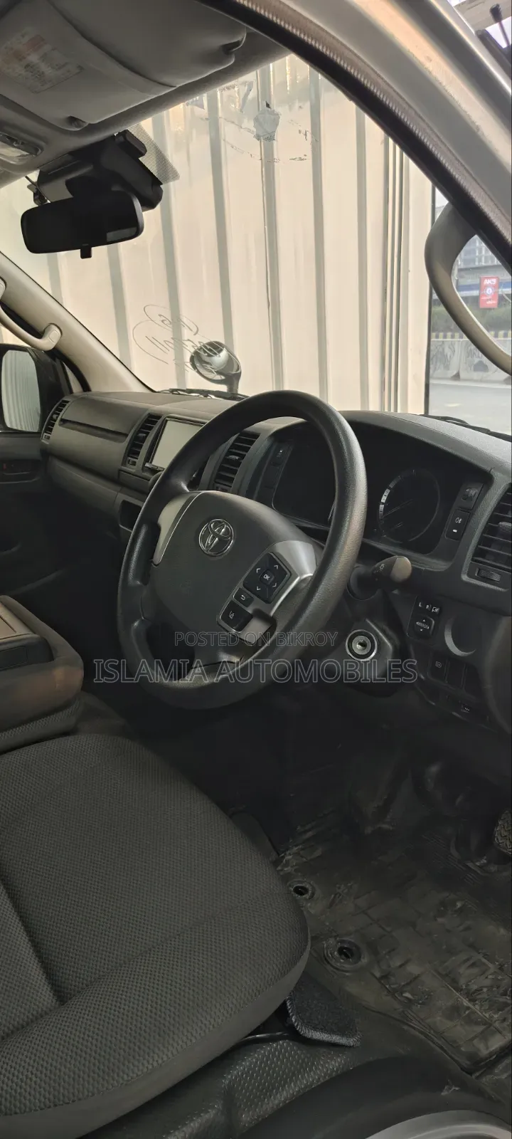 Toyota HiAce 2021 Silver