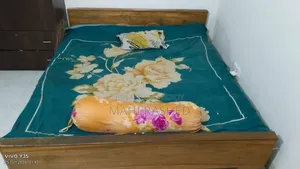 Bed 5/6 Only 1 Year Used. New Furnished
