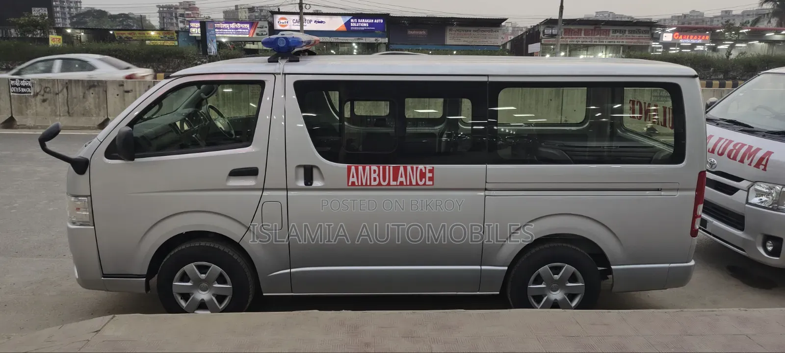 Toyota HiAce 2021 Silver