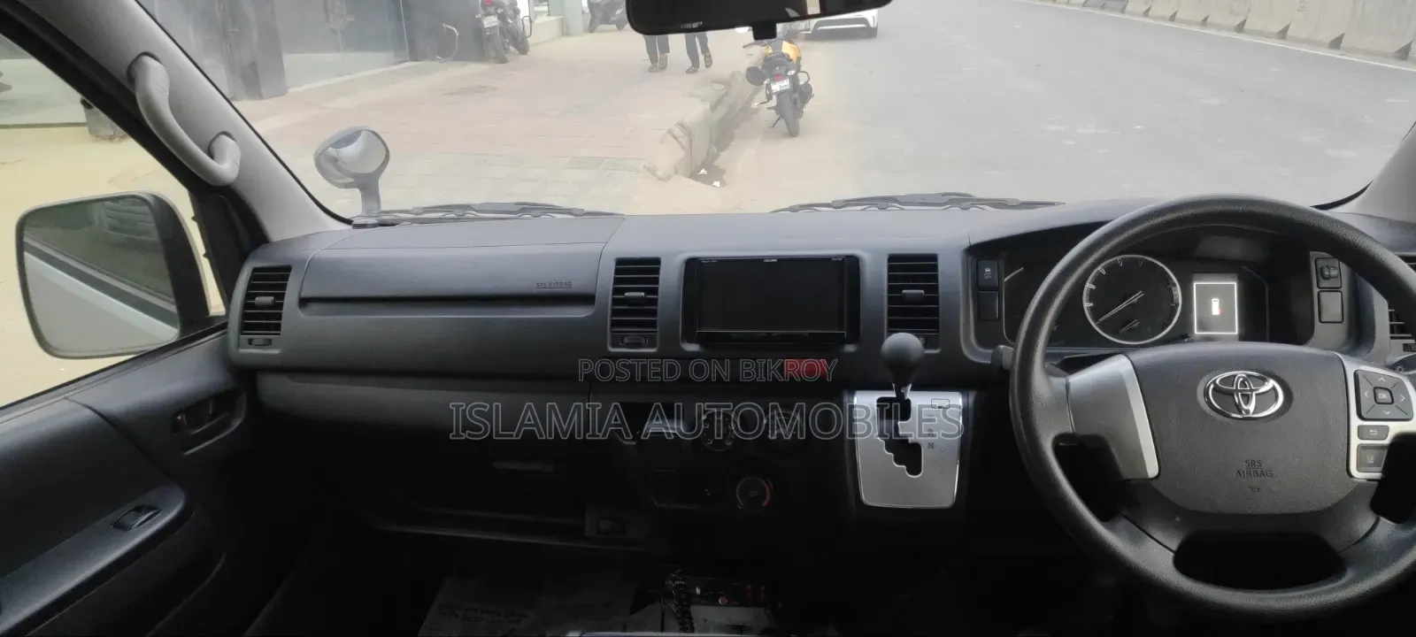 Toyota HiAce 2021 Silver