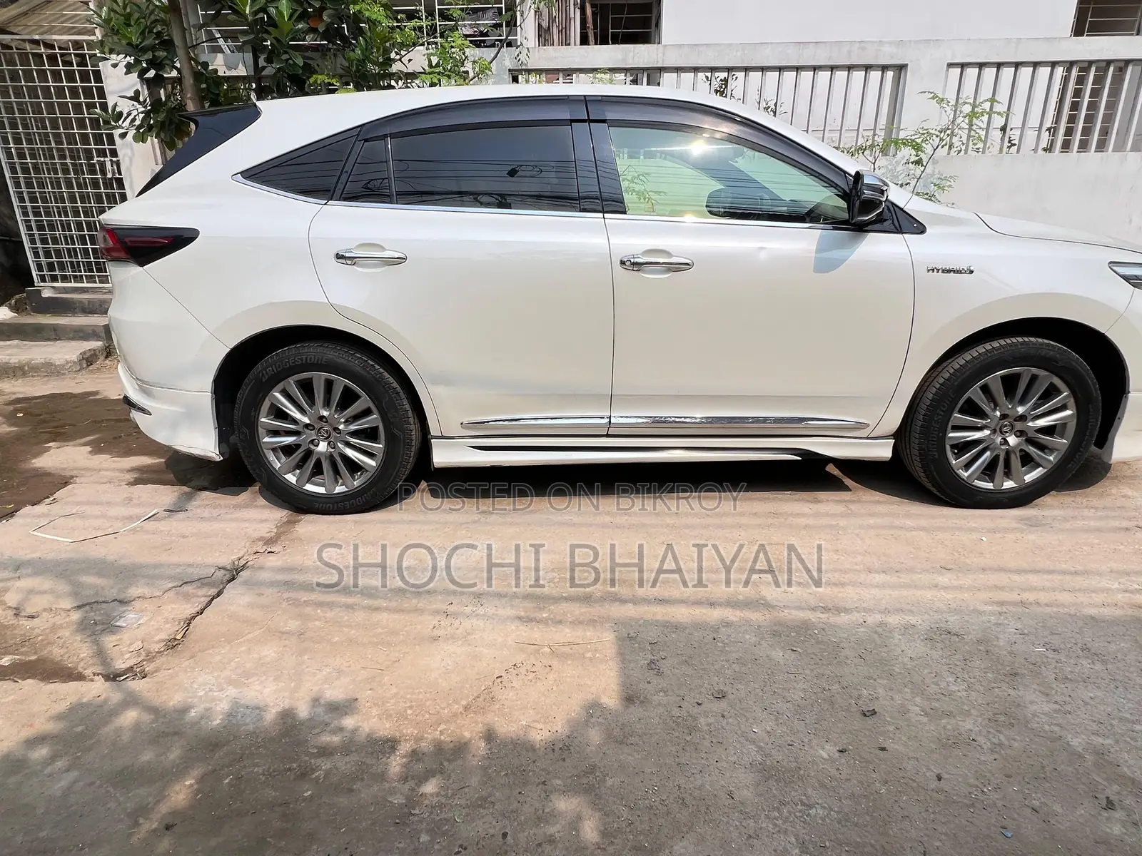 টয়োটা হ্যারিয়ার ২.৫ হাইব্রিড ফোর-হুইল ড্রাইভ ২০১৮ পার্ল