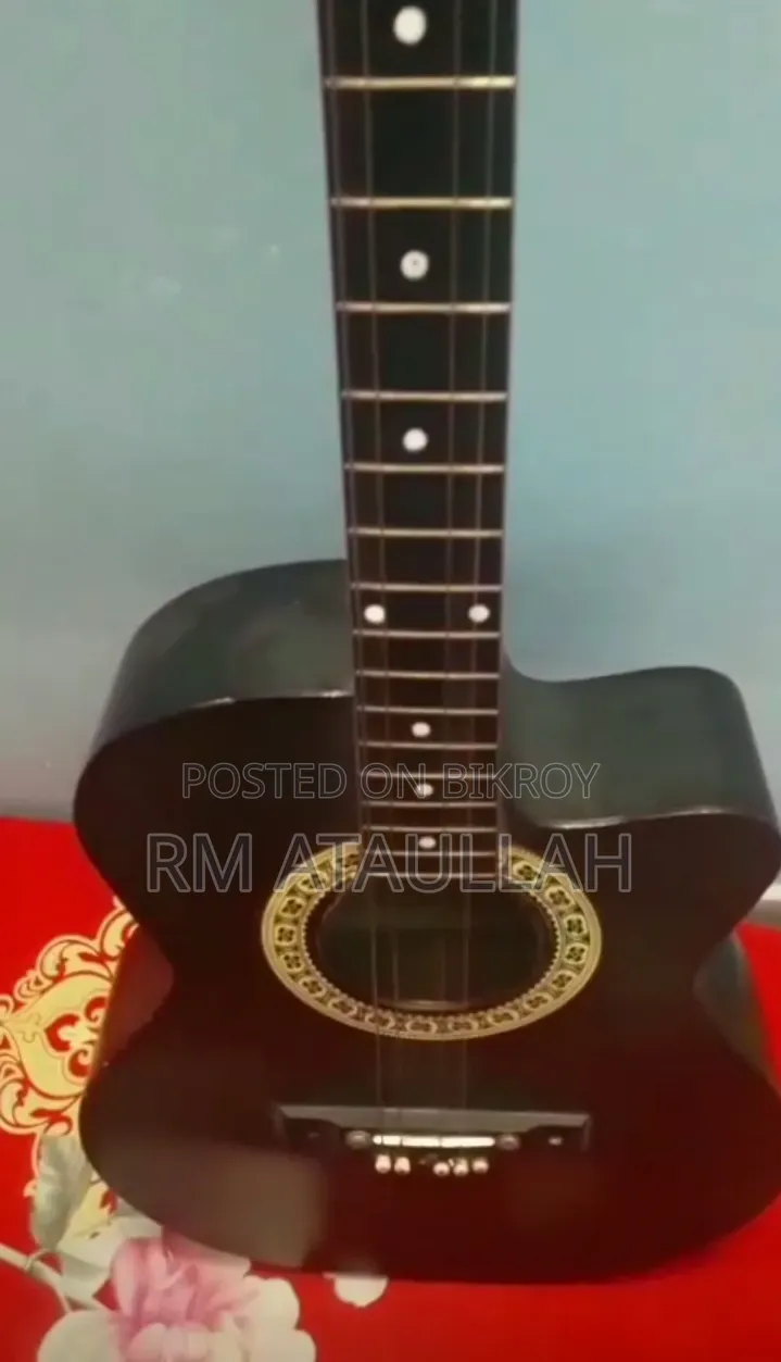 Used for a short time, selling because I want to buy a slightly expensive guitar now