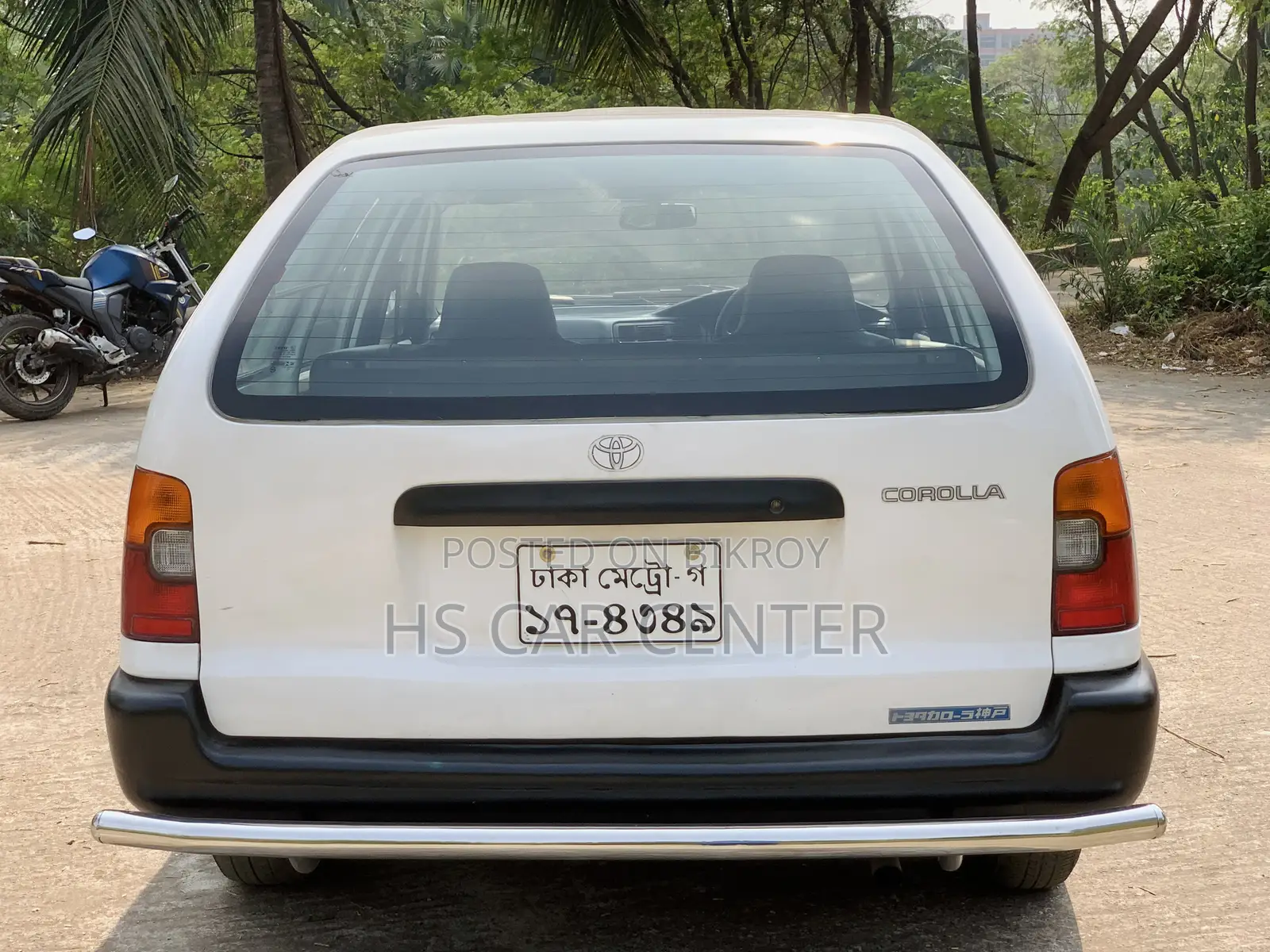 টয়োটা করোল্লা লিফটব্যাক ২০০০ সাদা
