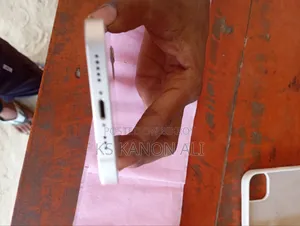 অ্যাপল আইফোন ১২ ৬৪ জিবি সাদা