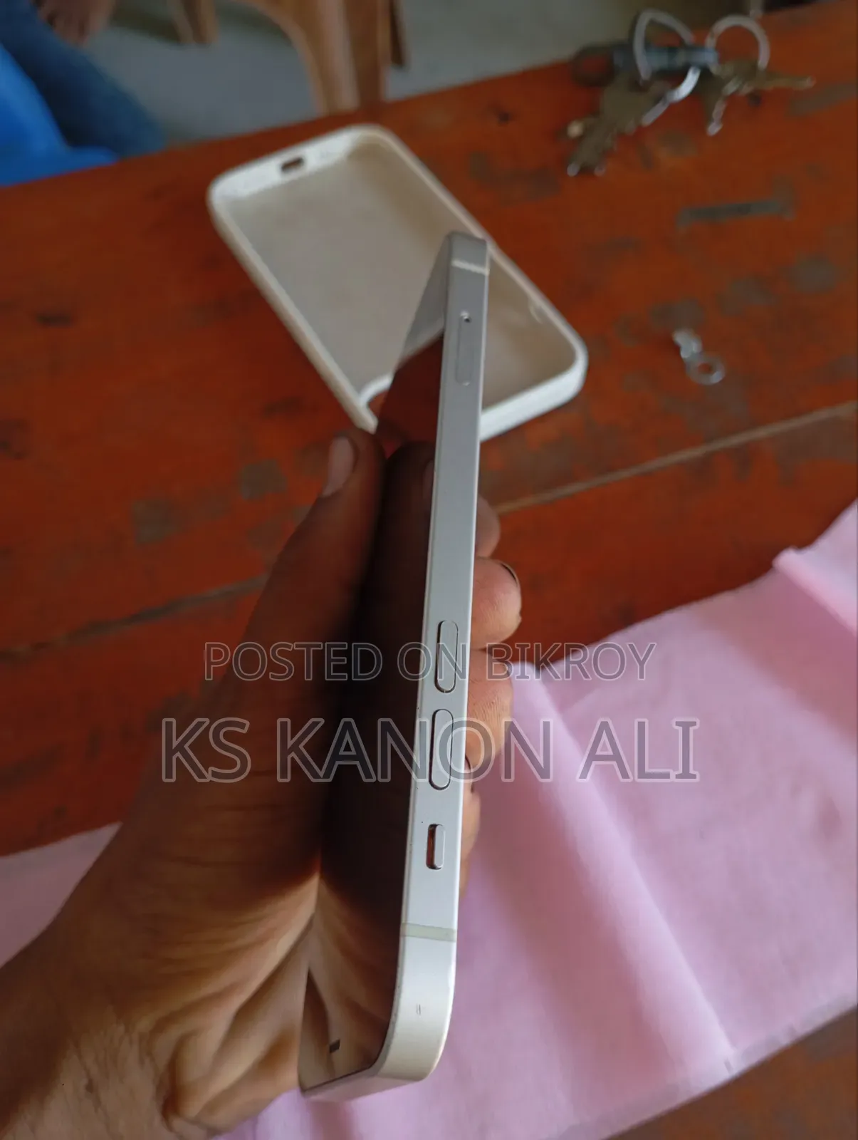 অ্যাপল আইফোন ১২ ৬৪ জিবি সাদা