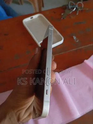 অ্যাপল আইফোন ১২ ৬৪ জিবি সাদা