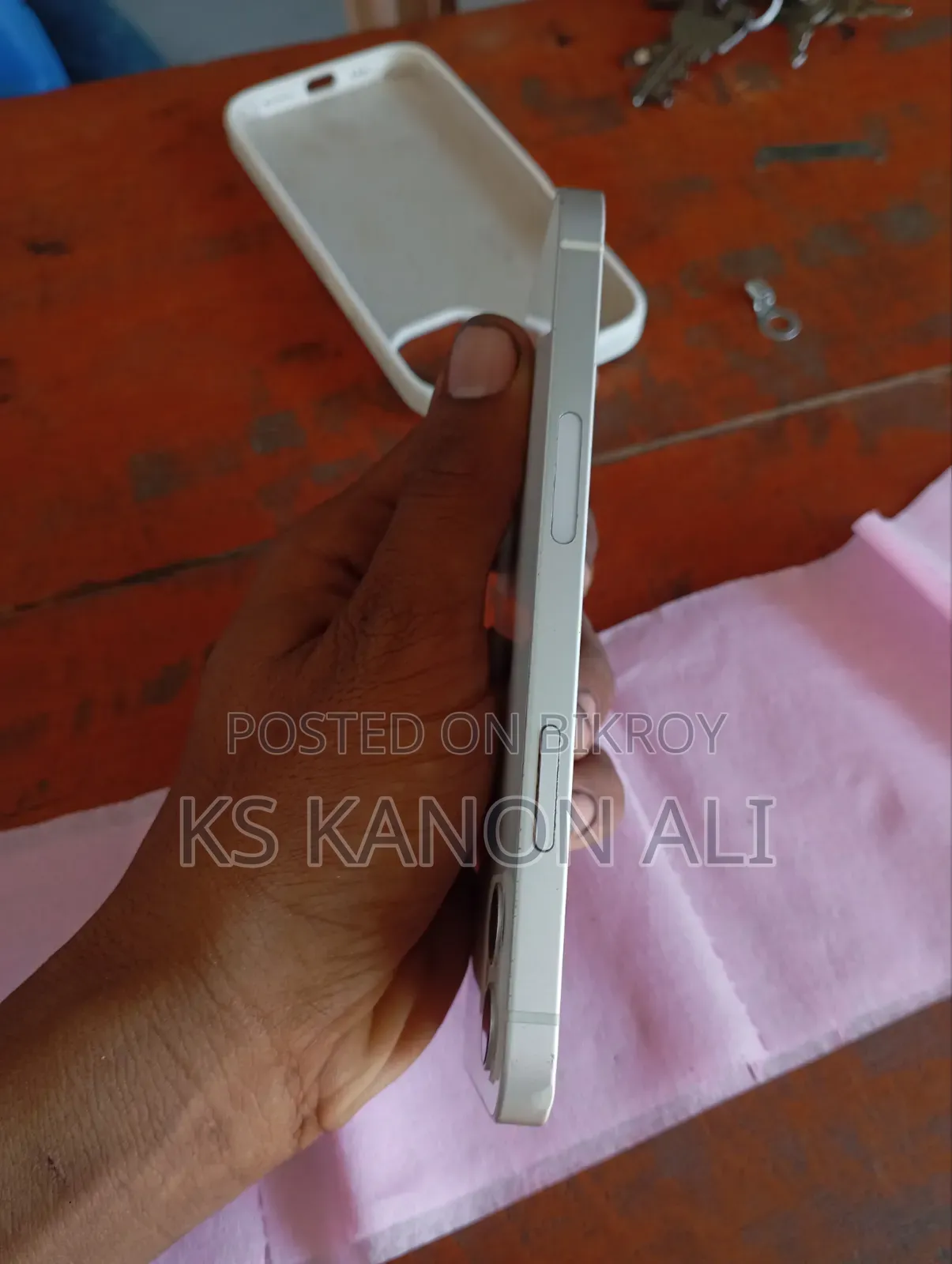অ্যাপল আইফোন ১২ ৬৪ জিবি সাদা
