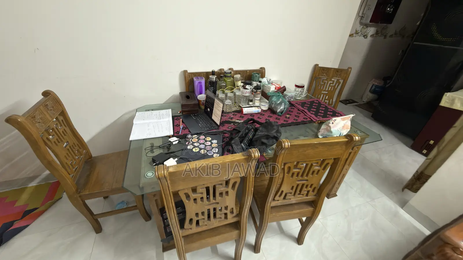 সেগুন কাঠের ডাইনিং টেবিল, নতুন টেবিল কিনব তাই বিক্রি করতে চাচ্ছি ।