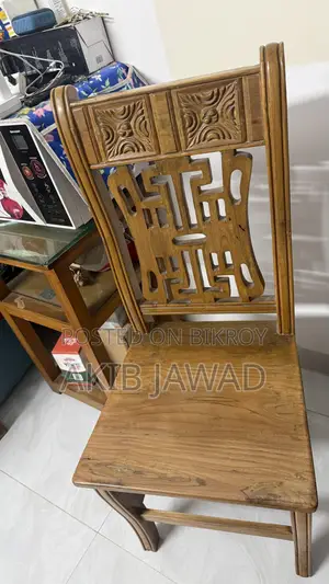 সেগুন কাঠের ডাইনিং টেবিল, নতুন টেবিল কিনব তাই বিক্রি করতে চাচ্ছি ।
