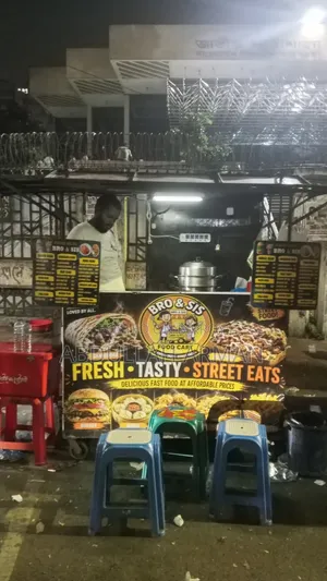 Urgent job opening in food cart! An assistant is needed for management