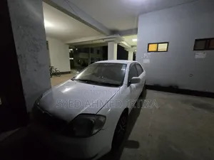 টয়োটা করোল্লা সেডান ২০০৪ সাদা