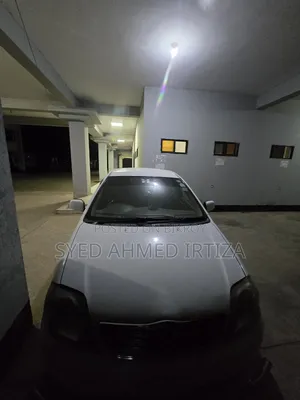 টয়োটা করোল্লা সেডান ২০০৪ সাদা