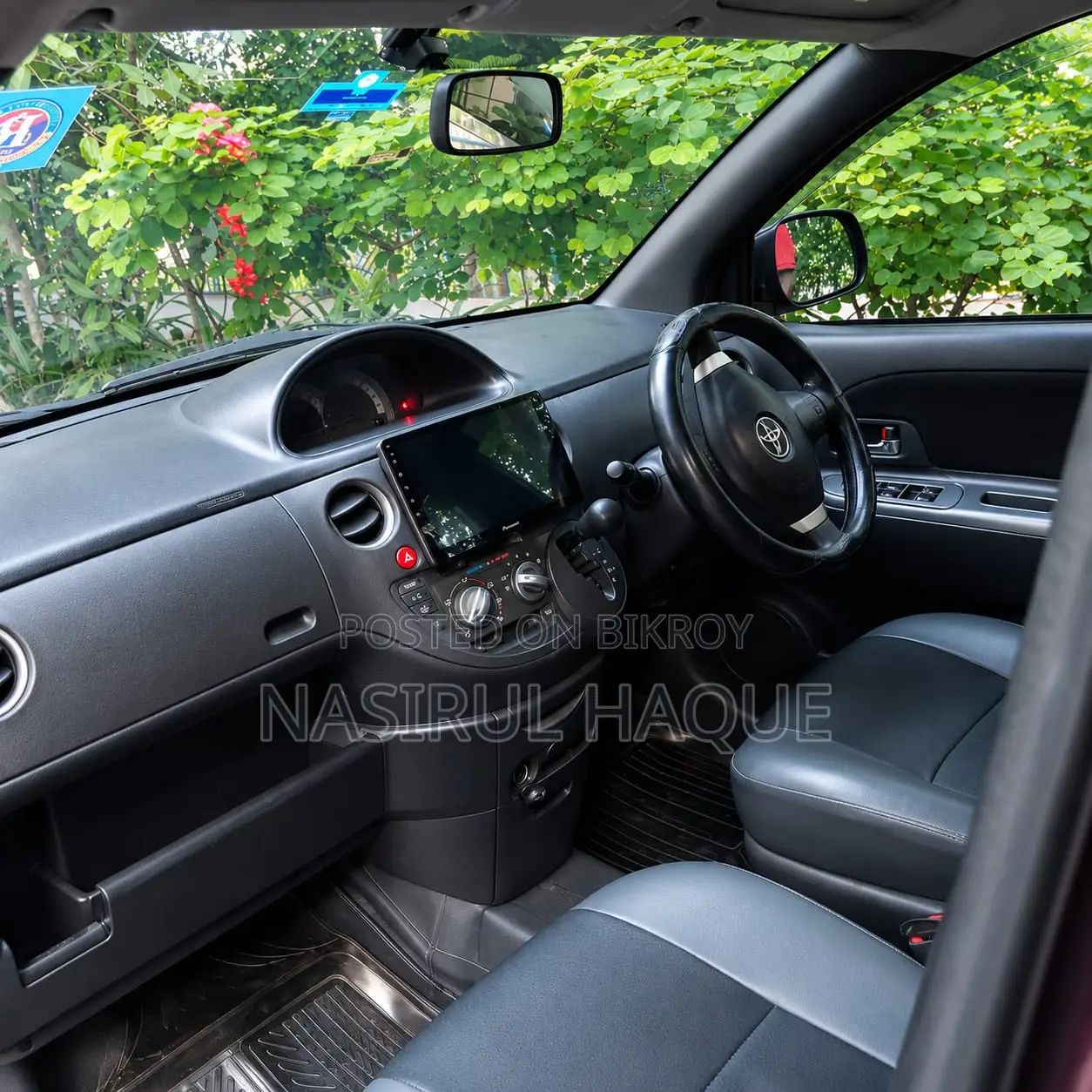 Toyota Sienta 1.5 Front-Wheel Drive 2012 Maroon