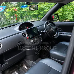 Toyota Sienta 1.5 Front-Wheel Drive 2012 Maroon