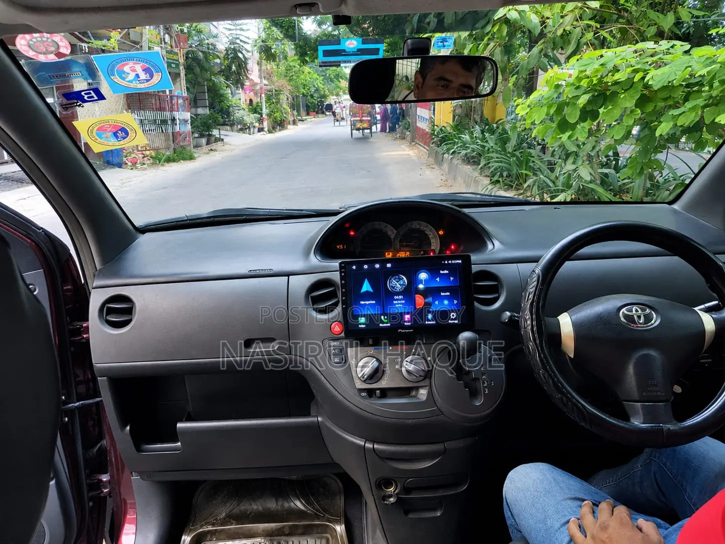 Toyota Sienta 1.5 Front-Wheel Drive 2012 Maroon
