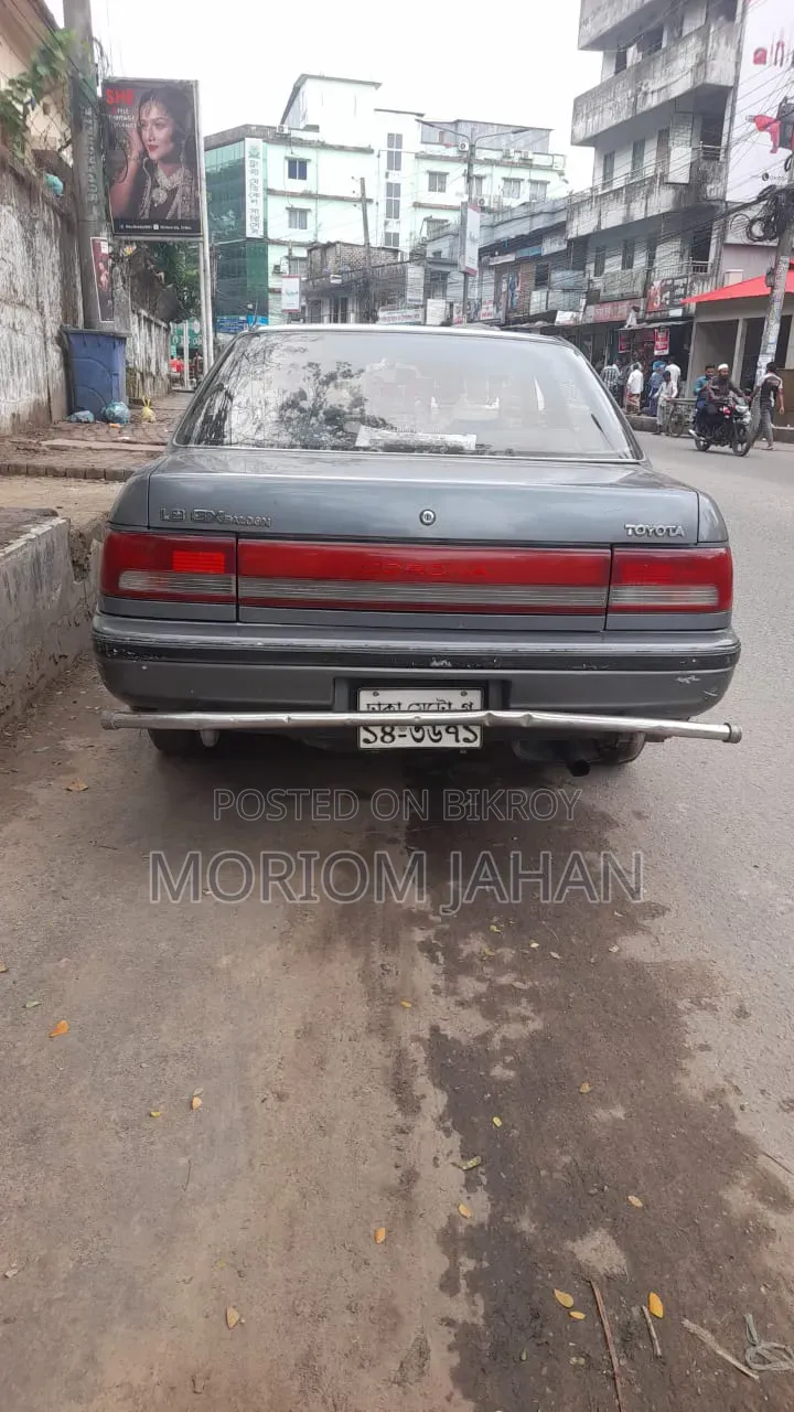 টয়োটা করোনা ১৯৯২ গ্রে