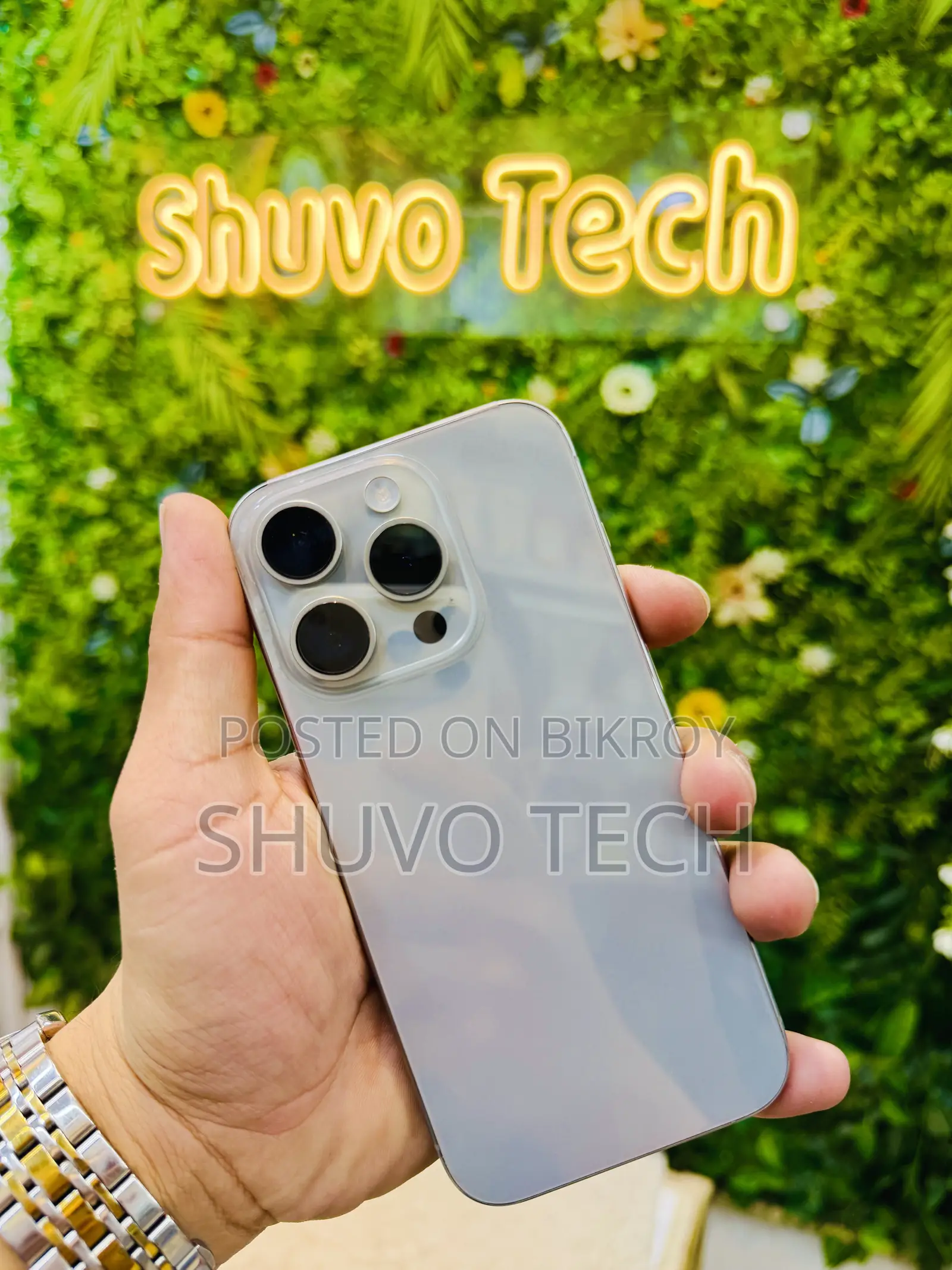 অ্যাপল আইফোন ১৫ প্রো ২৫৬ জিবি হোয়াইট