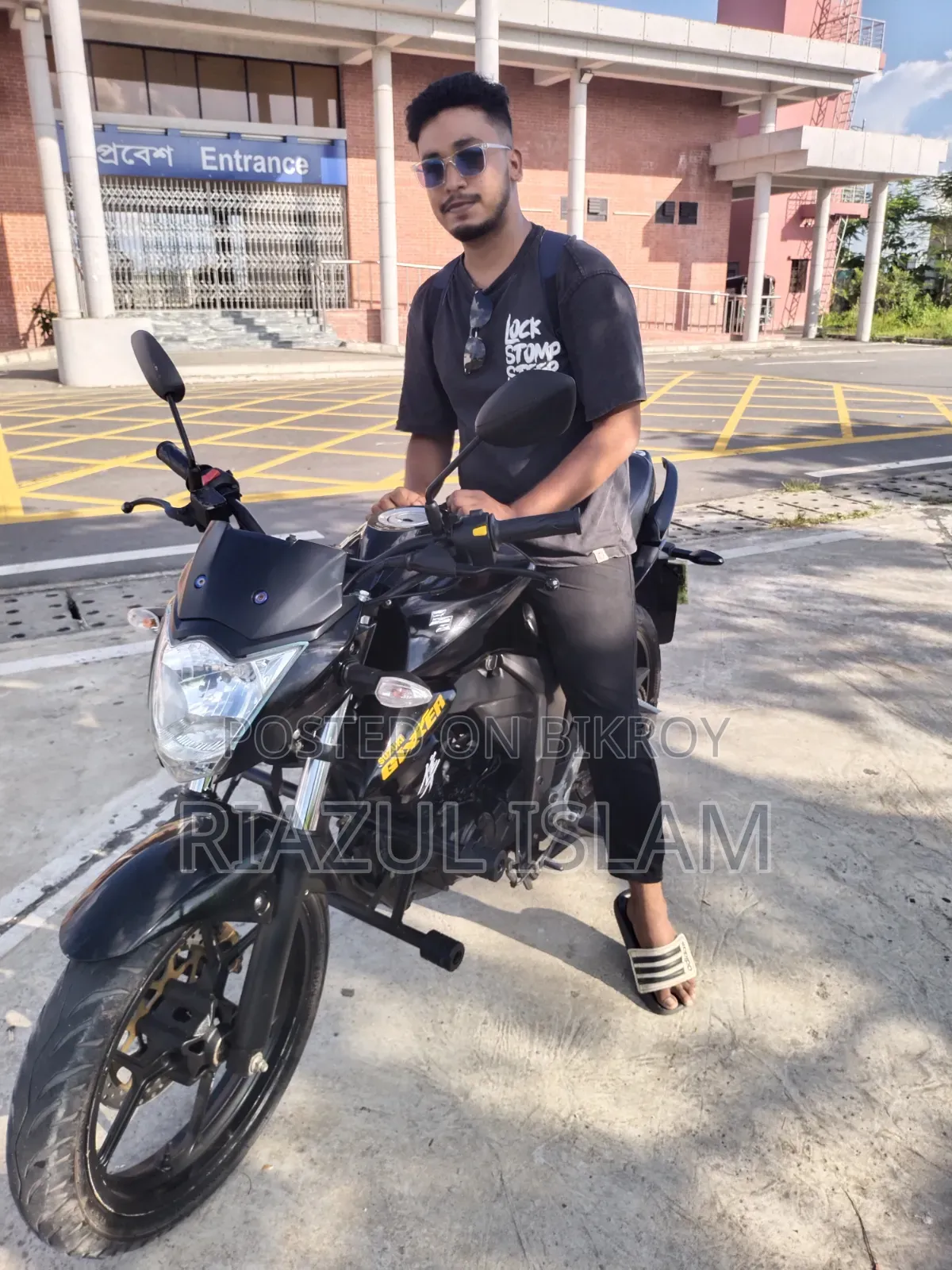 সুজুকি জিক্সার ২০২৪ কালো