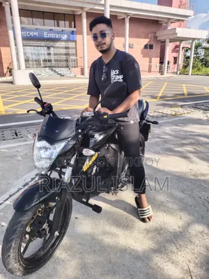 সুজুকি জিক্সার ২০২৪ কালো