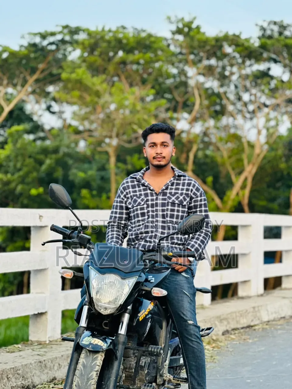 সুজুকি জিক্সার ২০২৪ কালো