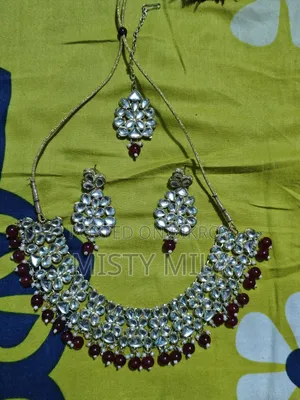 বিয়ে ও প্রসাধন গহনা বিক্রির জন্য