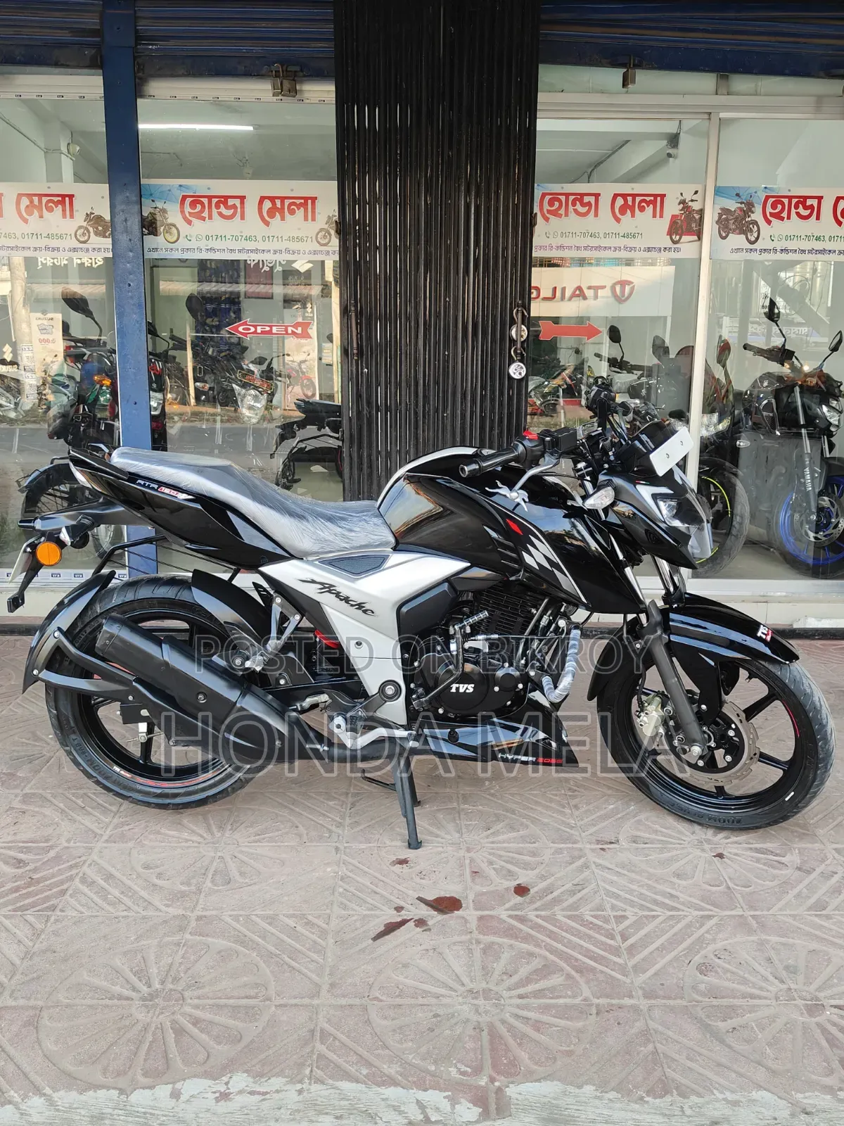TVS Apache RTR 160 4V 2024 Black